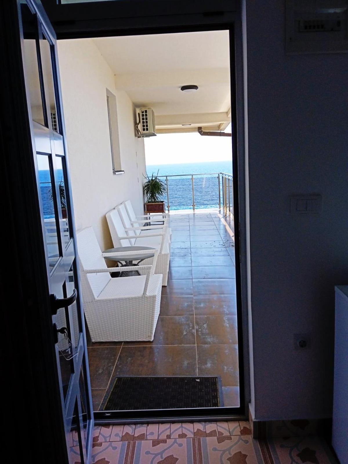Sunset View Apartments بار الغرفة الصورة